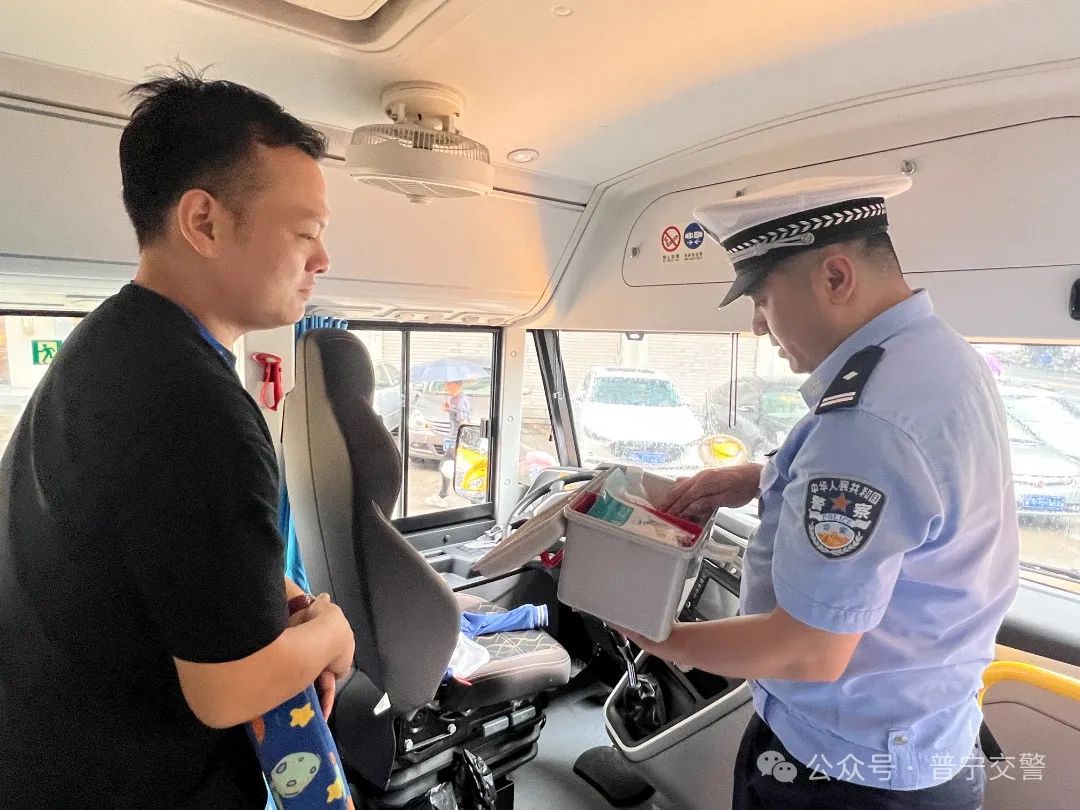 法潤(rùn)平安 文明相伴 | 為校車安全出行“加碼” 筑牢校車安全“堡壘”