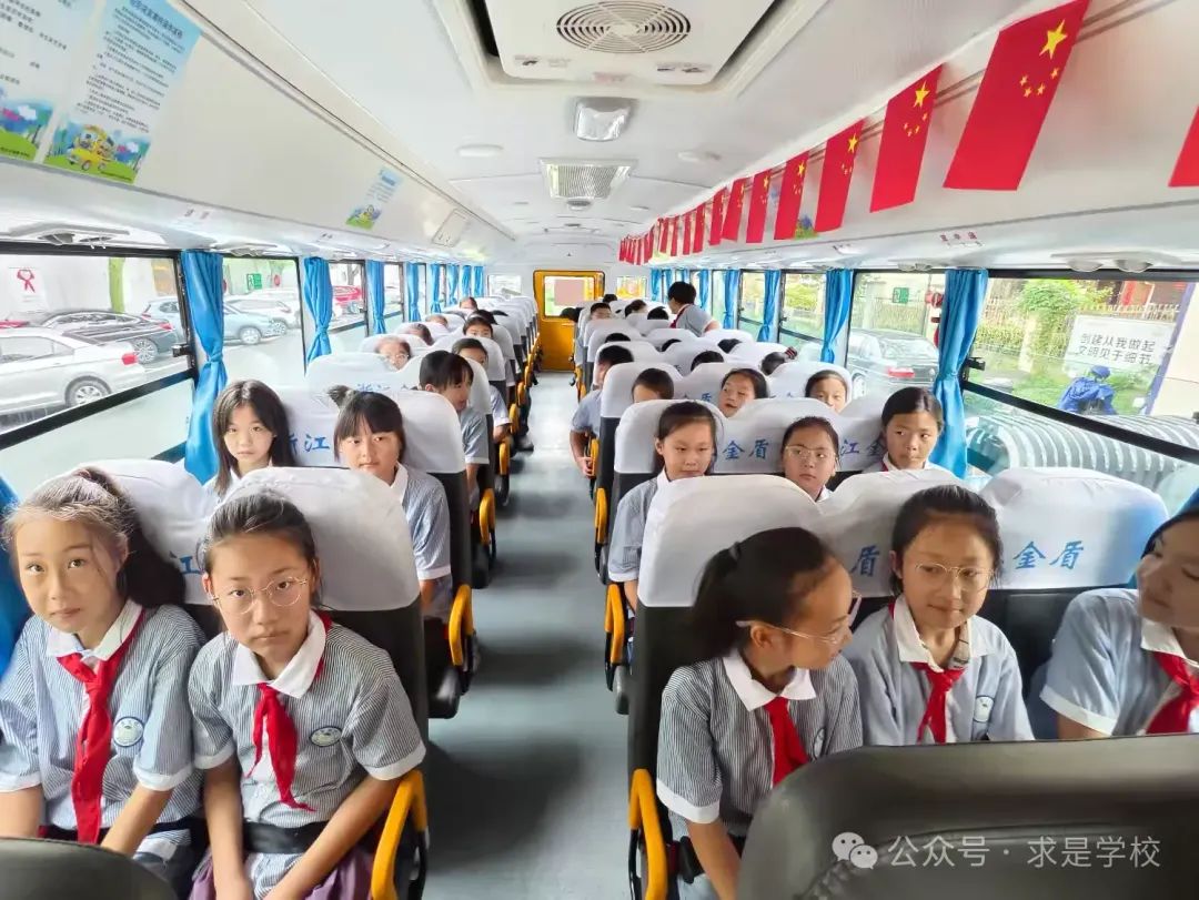 校車安全 警鐘長(zhǎng)鳴 圖片