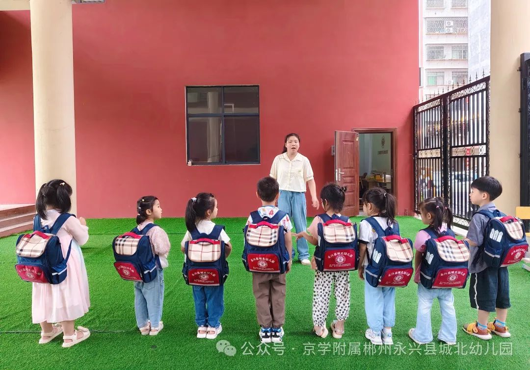 【校車(chē)安全】“以練促防·安全護(hù)航”——城北幼兒園校車(chē)安全應(yīng)急演練 圖片