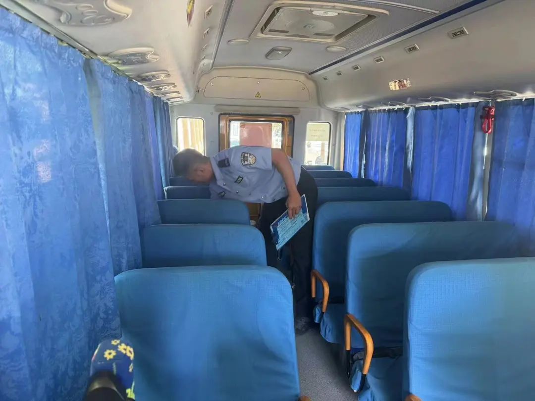 夏季行動(dòng)丨暑期不松懈 校車(chē)安全大檢查 筑牢安全防線(xiàn) 圖片