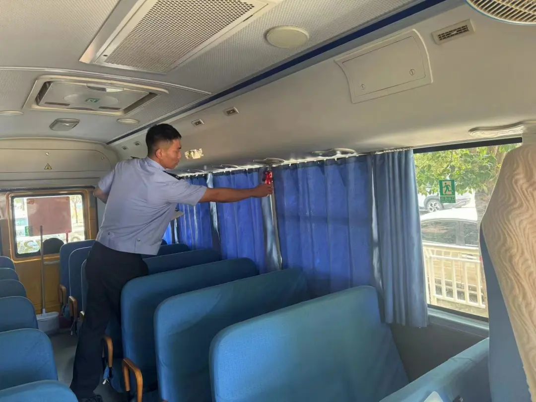 夏季行動(dòng)丨暑期不松懈 校車(chē)安全大檢查 筑牢安全防線(xiàn) 圖片