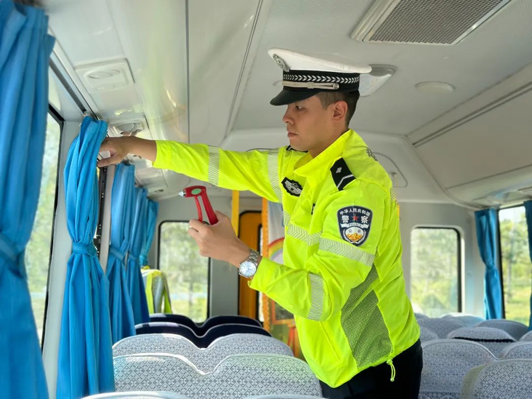 強(qiáng)化校車安全“大檢查”,擰緊校車出行“安全閥”|護(hù)航開學(xué)季 圖片