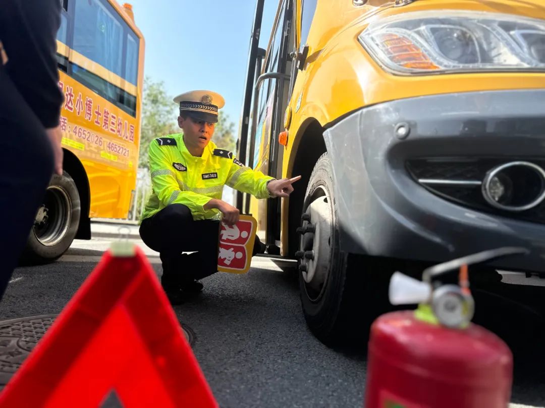 強(qiáng)化校車安全“大檢查”,擰緊校車出行“安全閥”|護(hù)航開學(xué)季 圖片