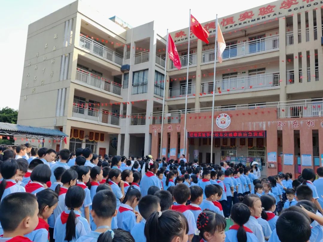 校車演練不松懈,安全意識記心間——珠海市斗門區德恒實驗學校校車交通事故應急演練 圖片