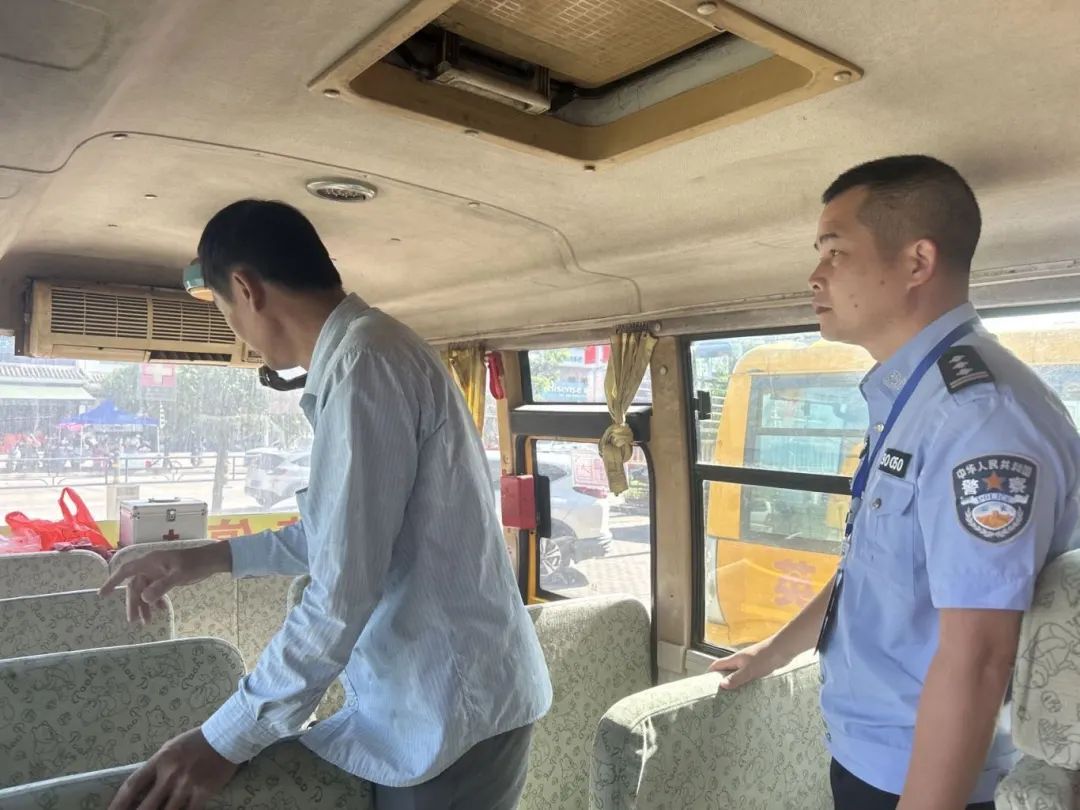 “護苗”行動 | 屯昌強化校車安全檢查 “護苗”行動 | 屯昌強化校車安全檢查