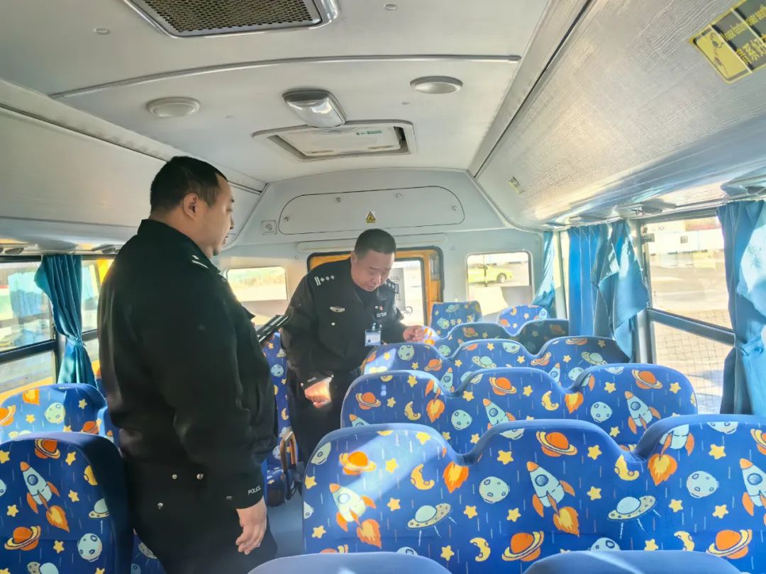 校車安全檢查培訓(xùn)——深入一線 圖片