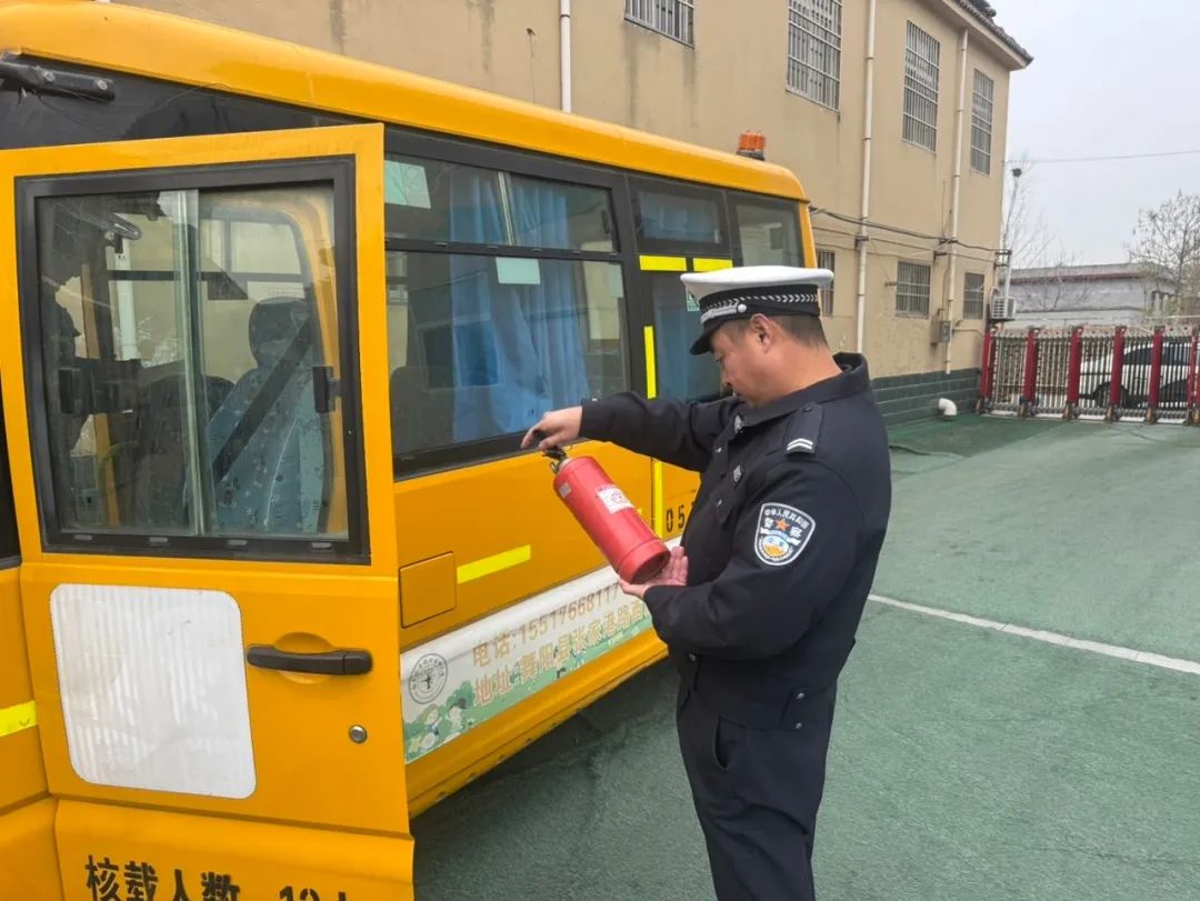 舞陽:加強冬季校車安全管理,筑牢幼兒平安防線 圖片