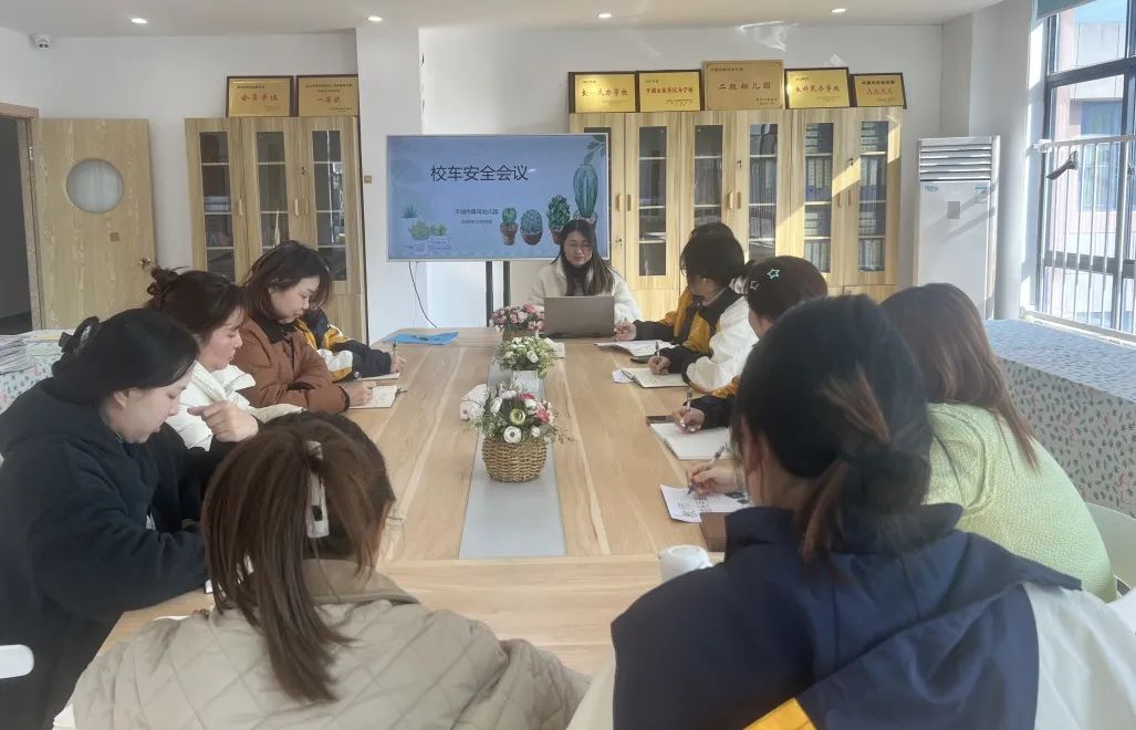 安全乘車,平安“童”行——記平湖市青鳥幼兒園校車安全應急演練活動 安全乘車,平安“童”行——記平湖市青鳥幼兒園校車安全應急演練活動