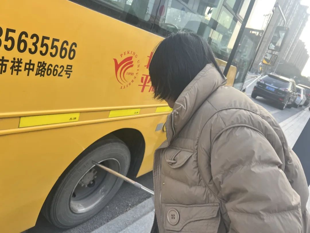 安全乘車,平安“童”行——記平湖市青鳥幼兒園校車安全應急演練活動 安全乘車,平安“童”行——記平湖市青鳥幼兒園校車安全應急演練活動