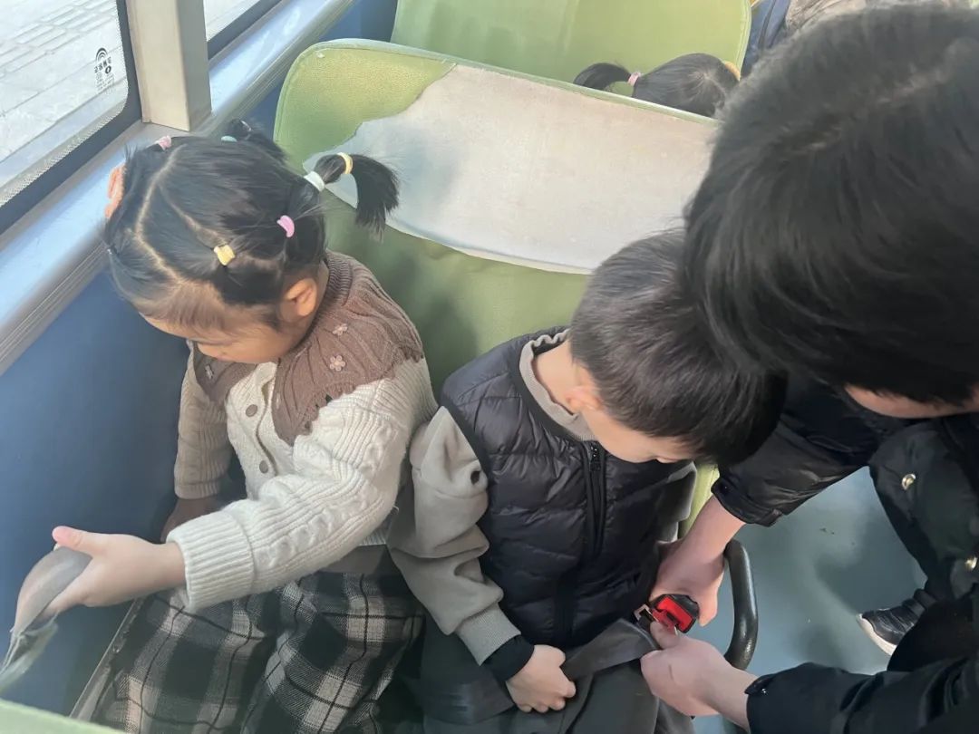 安全乘車,平安“童”行——記平湖市青鳥幼兒園校車安全應急演練活動 圖片