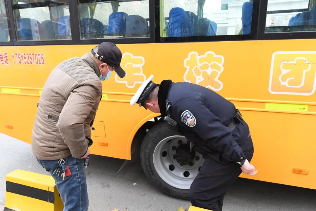 冬季行動:強化校車安全檢查 擰緊校車出行“安全閥” 圖片