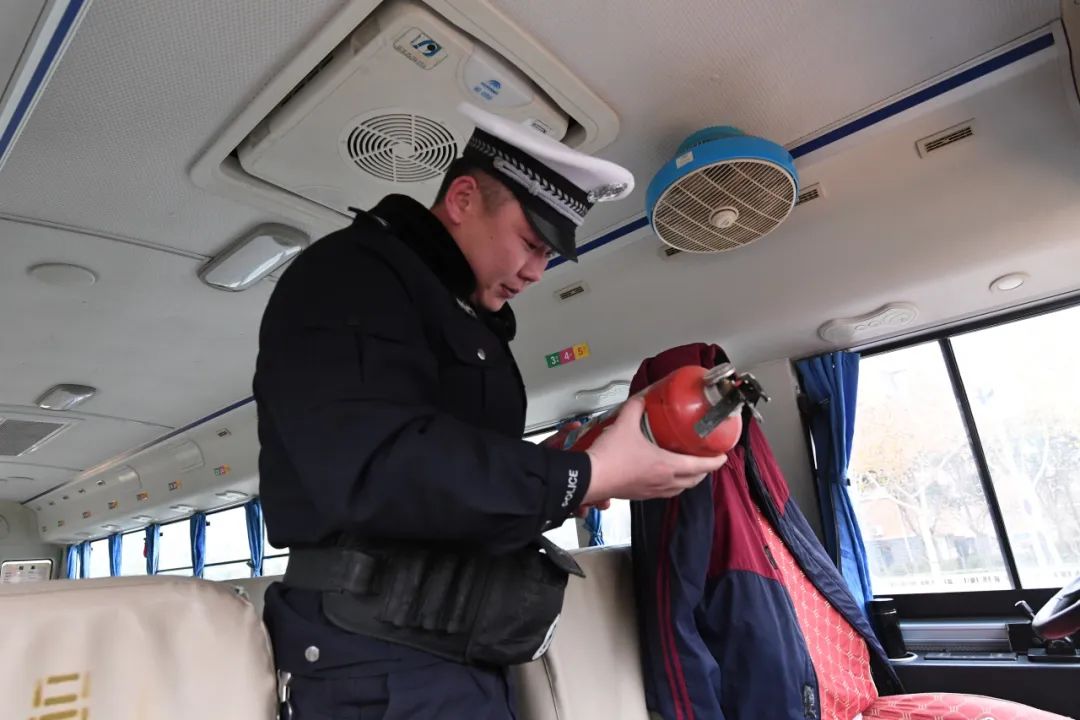 冬季行動:強化校車安全檢查 擰緊校車出行“安全閥” 圖片