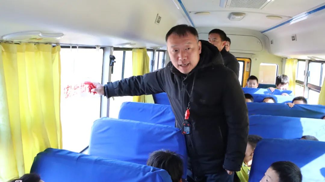 嚴把校車“安全關”，守護學生“平安路”