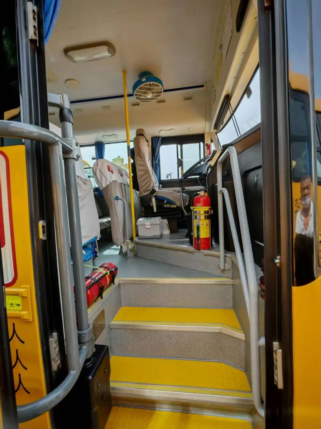 校車安全大檢查 筑牢學生安全路 校車安全大檢查 筑牢學生安全路