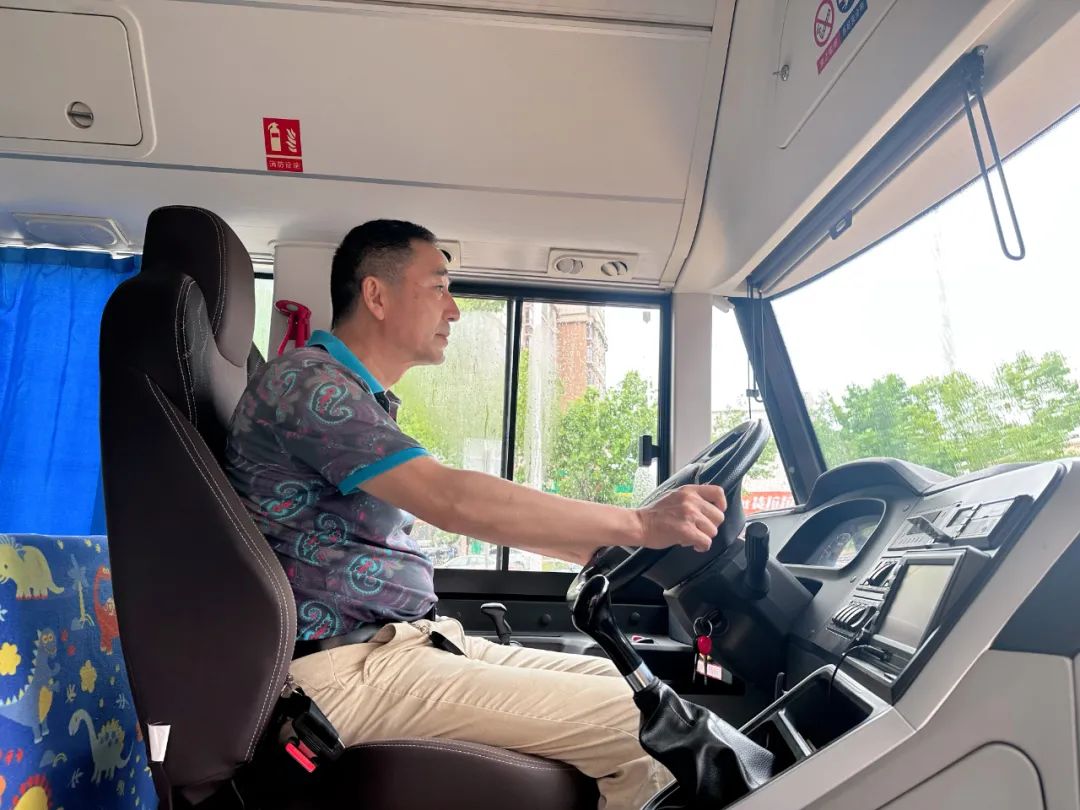 【安全演練】安全乘校車·平安伴我行——寶莉星·艾兒幼兒園2025年校車安全應(yīng)急演練活動(dòng) 圖片