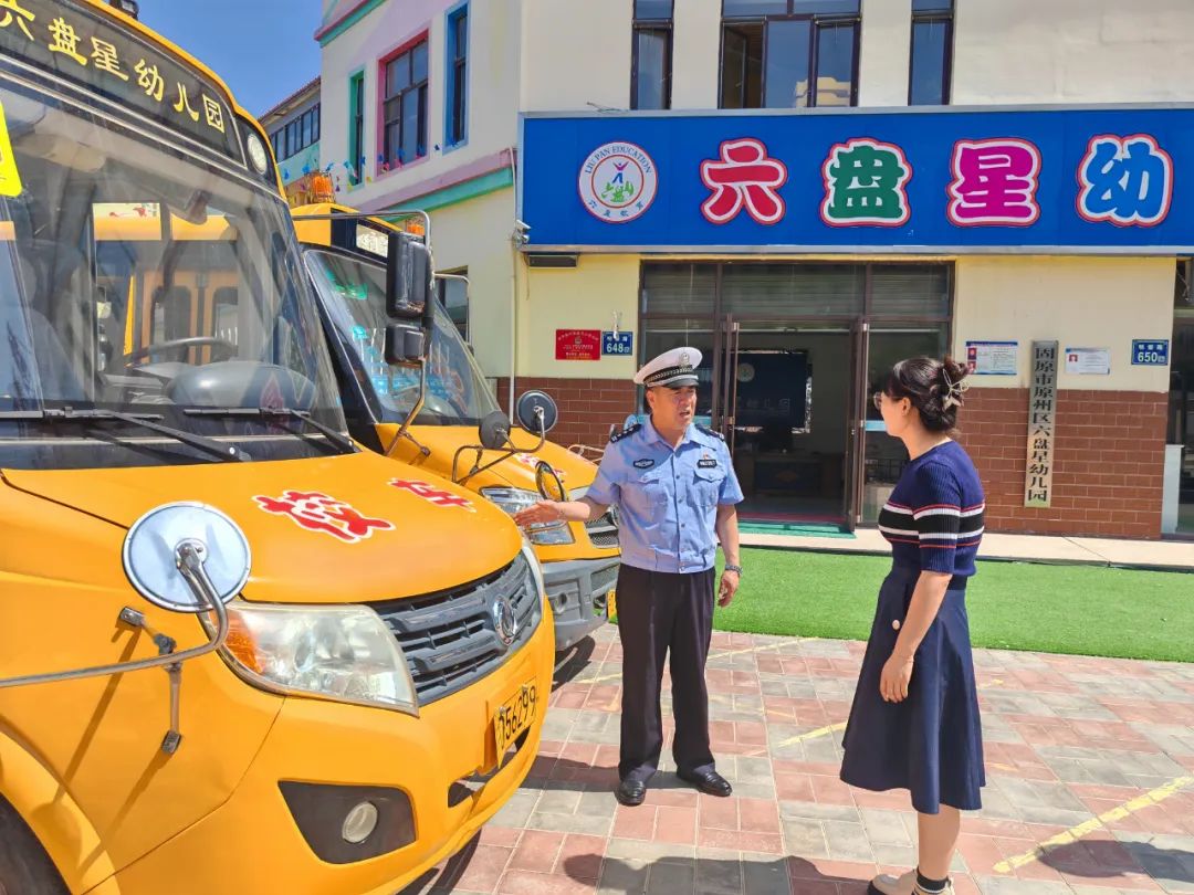 夏季行動 | 嚴把校車“安全關” 固原交警開展校車安全大檢查 圖片