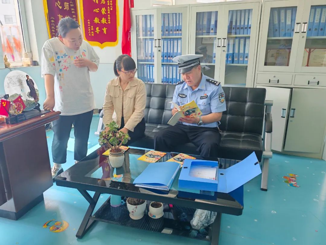 夏季行動 | 嚴把校車“安全關” 固原交警開展校車安全大檢查 圖片