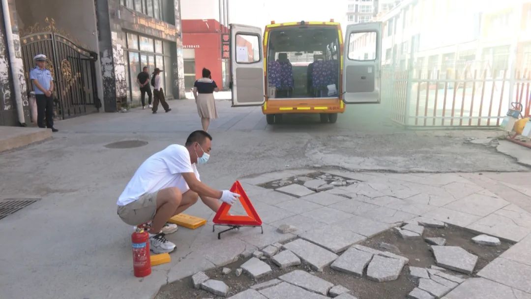 筑平安基 促快發展 | 北安市開展校車應急疏散演練活動 圖片