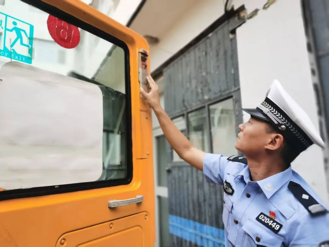 強化校車安全“大檢查”,擰緊校車出行“安全閥”|百日攻堅 圖片