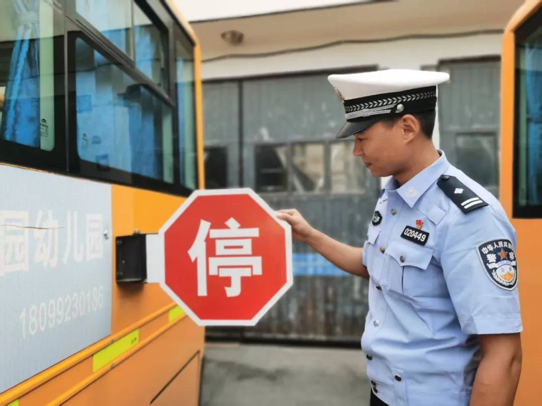 強化校車安全“大檢查”,擰緊校車出行“安全閥”|百日攻堅 圖片