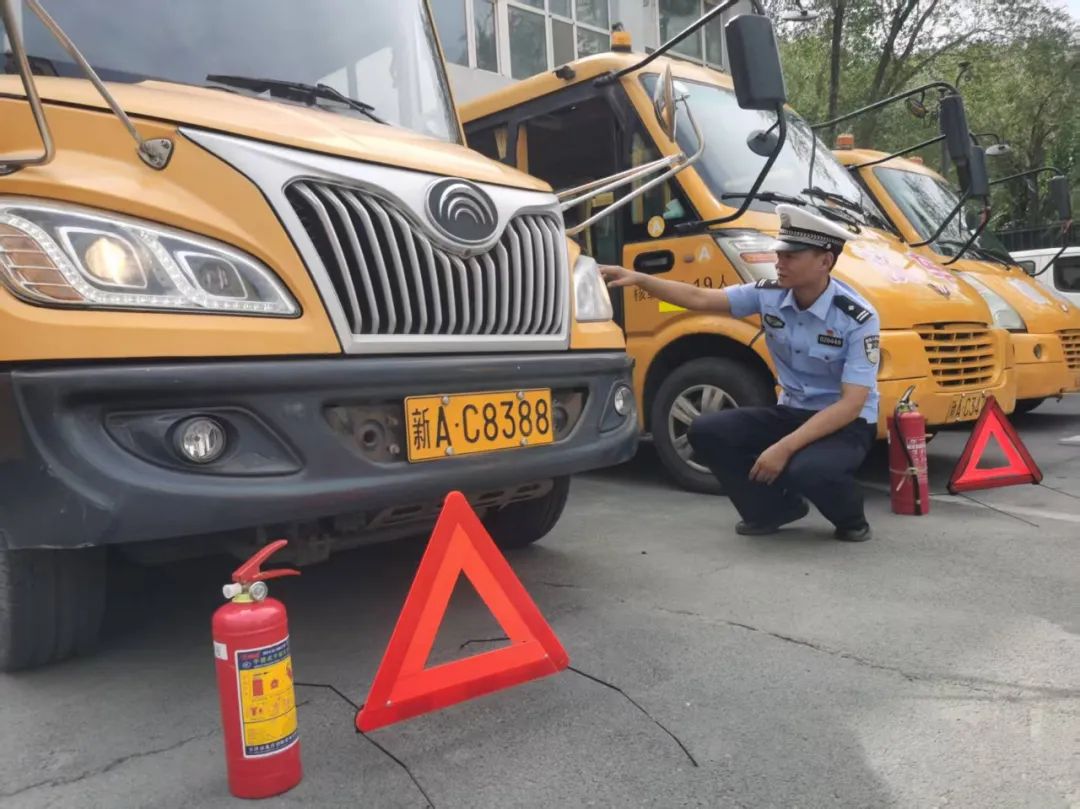 強化校車安全“大檢查”,擰緊校車出行“安全閥”|百日攻堅 圖片