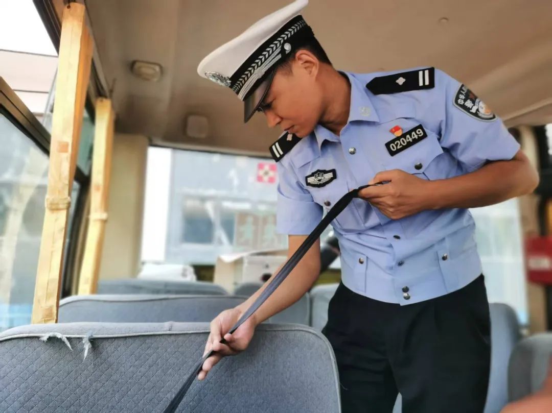 強化校車安全“大檢查”,擰緊校車出行“安全閥”|百日攻堅 圖片