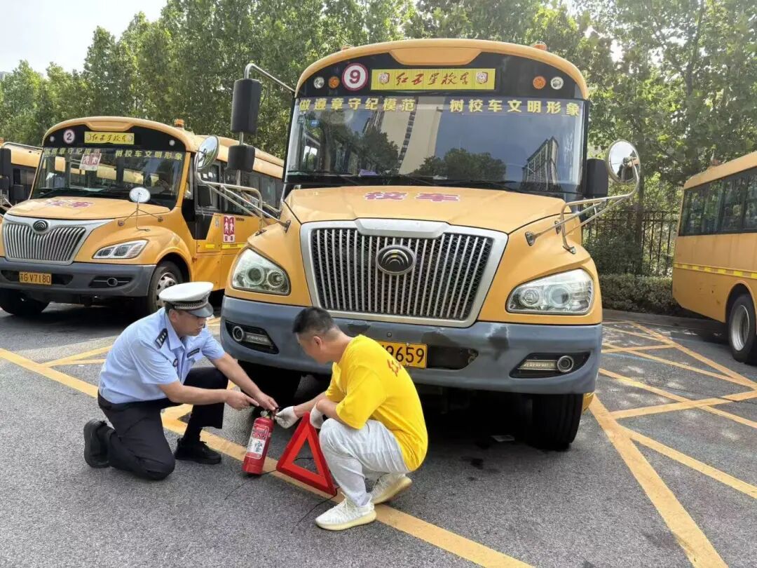 秋季開學(xué),你家孩子坐的校車被“查”了...... 秋季開學(xué),你家孩子坐的校車被“查”了......