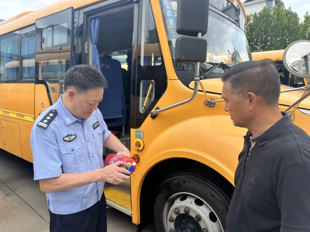 秋季開學(xué),你家孩子坐的校車被“查”了...... 秋季開學(xué),你家孩子坐的校車被“查”了......