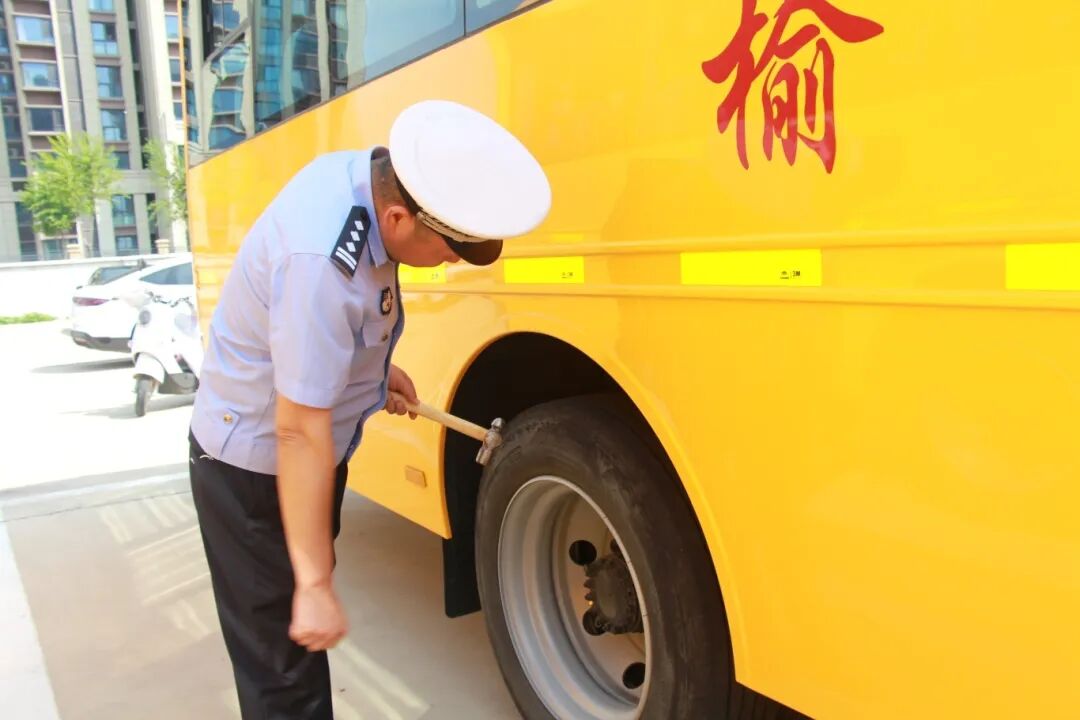 秋季開學(xué),你家孩子坐的校車被“查”了...... 秋季開學(xué),你家孩子坐的校車被“查”了......