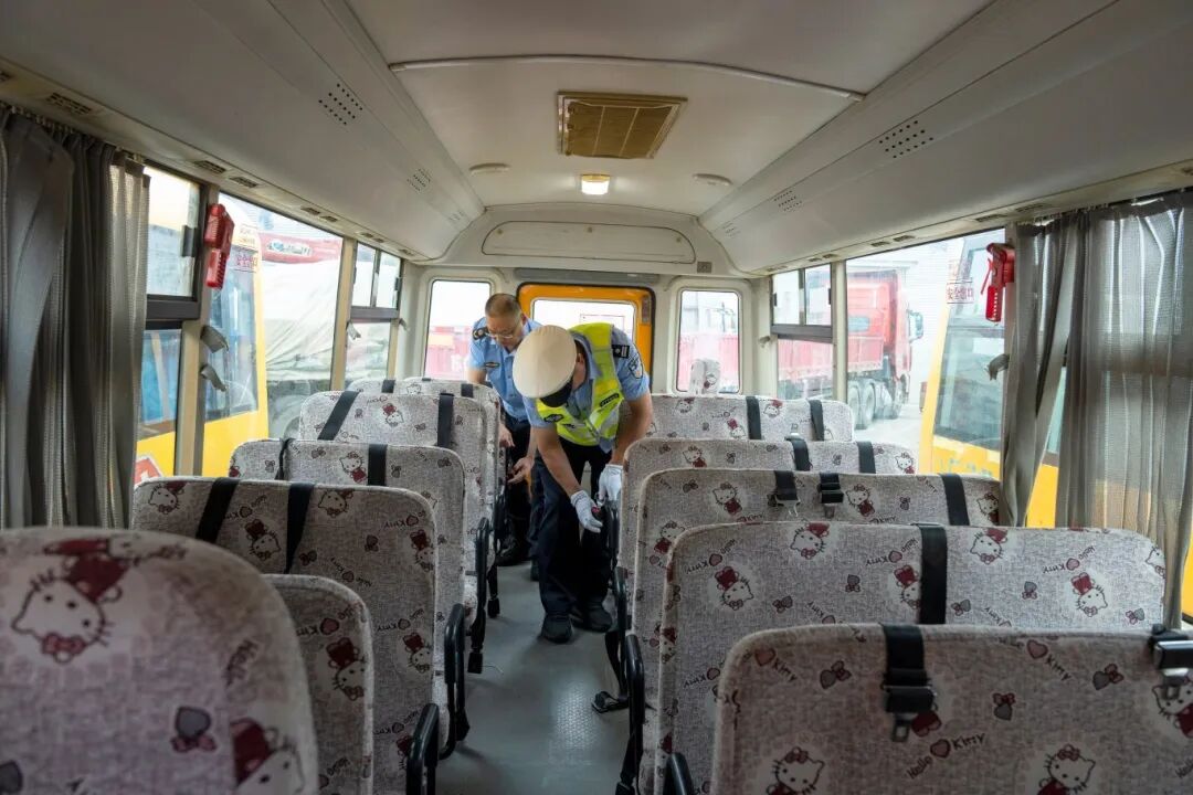 秋季開學(xué),你家孩子坐的校車被“查”了...... 秋季開學(xué),你家孩子坐的校車被“查”了......