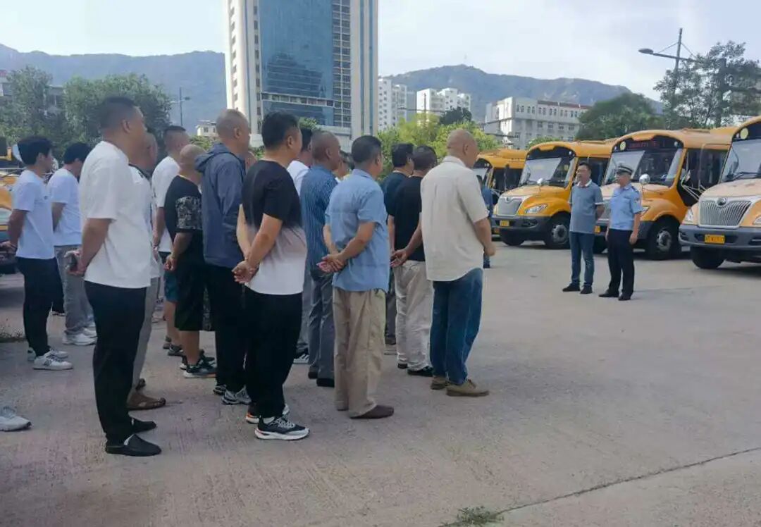 秋季開學(xué),你家孩子坐的校車被“查”了...... 秋季開學(xué),你家孩子坐的校車被“查”了......