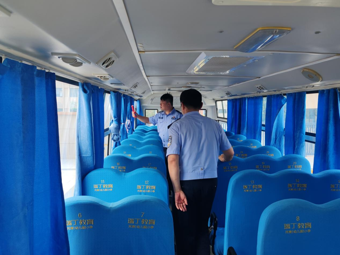 開學倒計時!鄭州交警多措并舉 為學生出行保駕護航 圖片