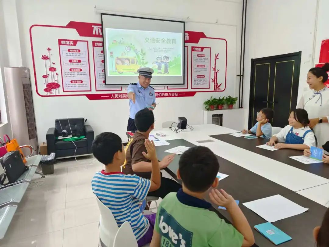 開學倒計時!鄭州交警多措并舉 為學生出行保駕護航 圖片