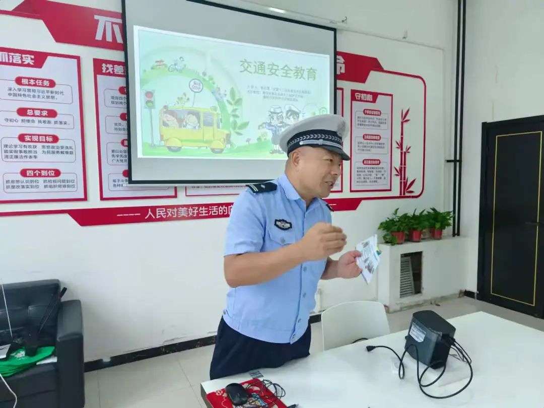 開學倒計時!鄭州交警多措并舉 為學生出行保駕護航 圖片