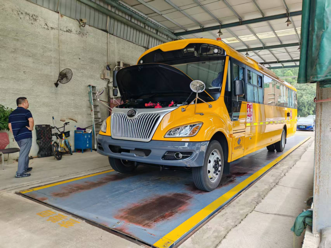 開學首日,3.8萬名學生乘佛汽校車返校 開學首日,3.8萬名學生乘佛汽校車返校