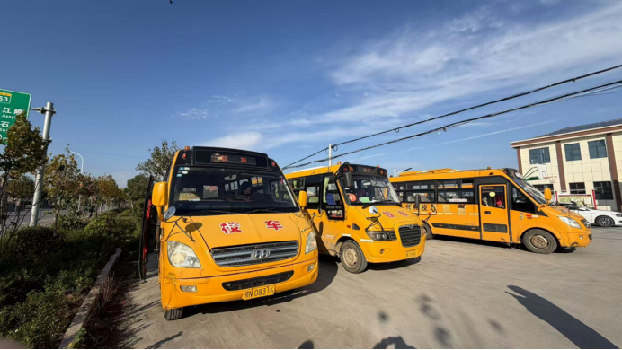 積玉口鎮:強化校車安全“大檢查” 擰緊校車出行“安全閥” image.png