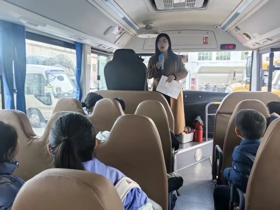 筑牢校車安全線 平安守護每一程 筑牢校車安全線 平安守護每一程