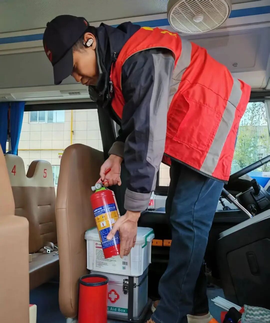 筑牢校車安全線 平安守護每一程 筑牢校車安全線 平安守護每一程