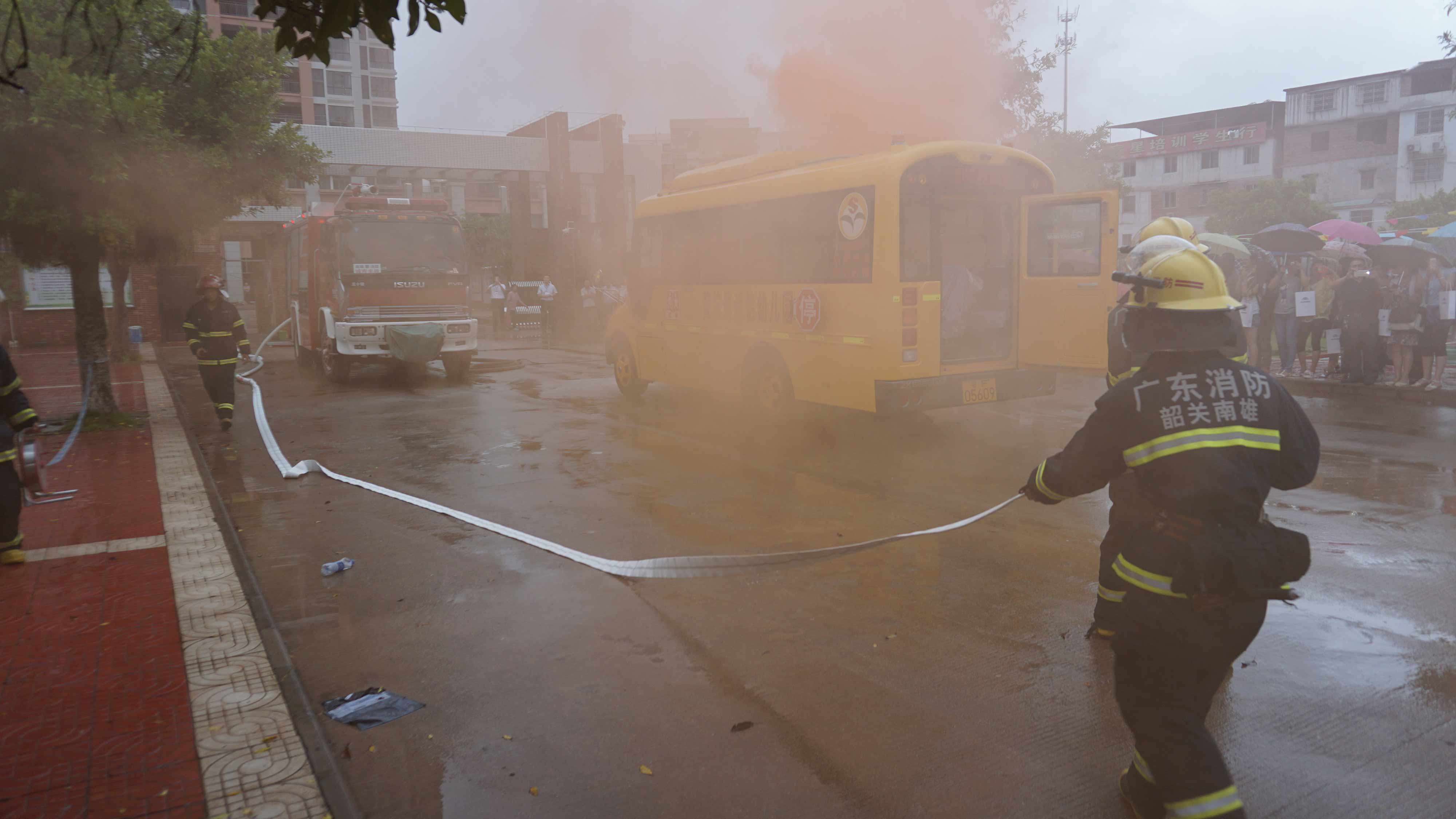 廣東南雄市校車安全大講堂現場演習