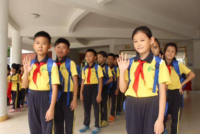 參加消防演練的學生