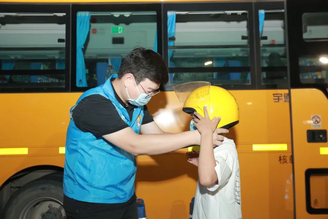 影響600+萬人,99公益日宇通用愛心守護孩子平安路途! 影響600+萬人,99公益日宇通用愛心守護孩子平安路途!