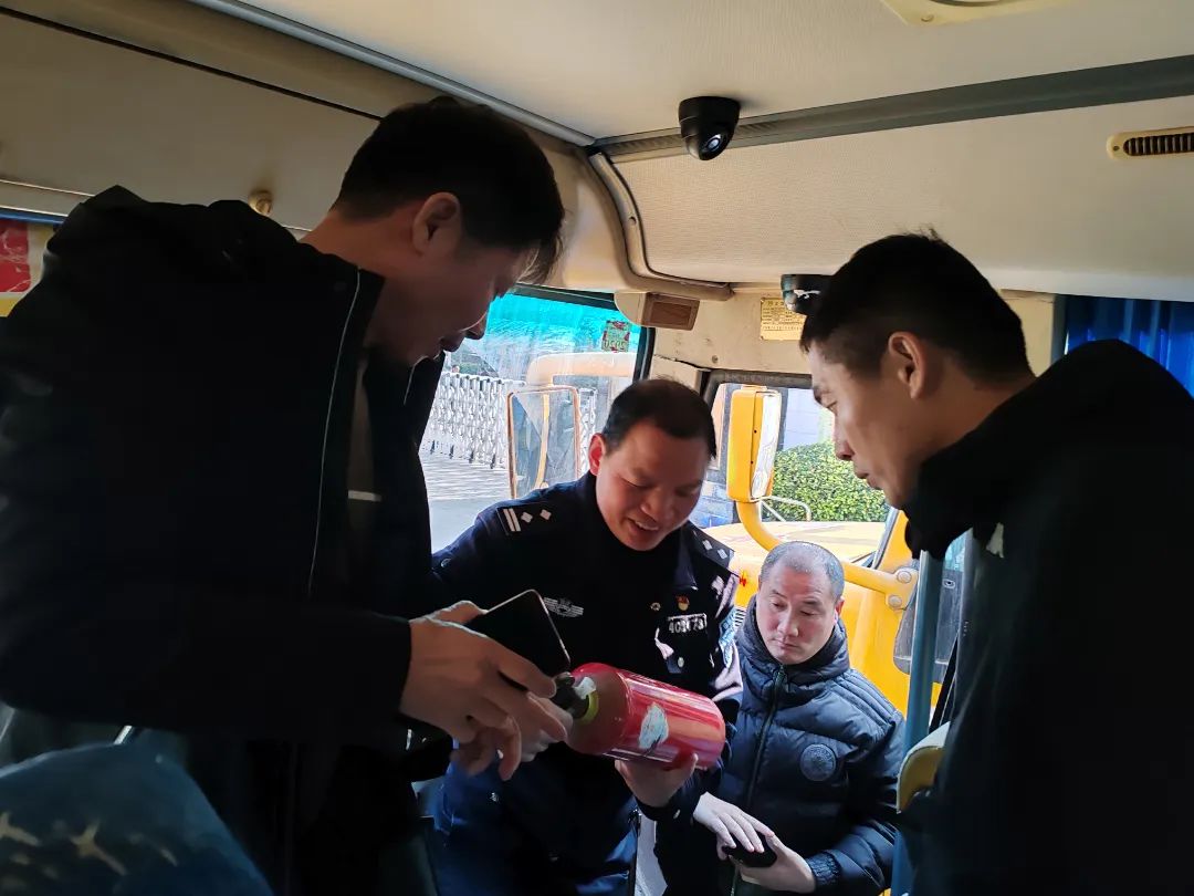 聯合開展節前校車“大體檢”,擰緊出行“安全閥” 圖片