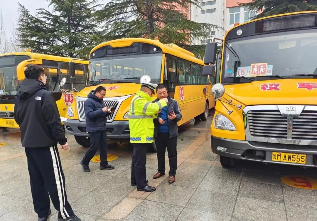 鄒平市黃山實驗小學順利通過春季校車安全專項督查/ 圖片