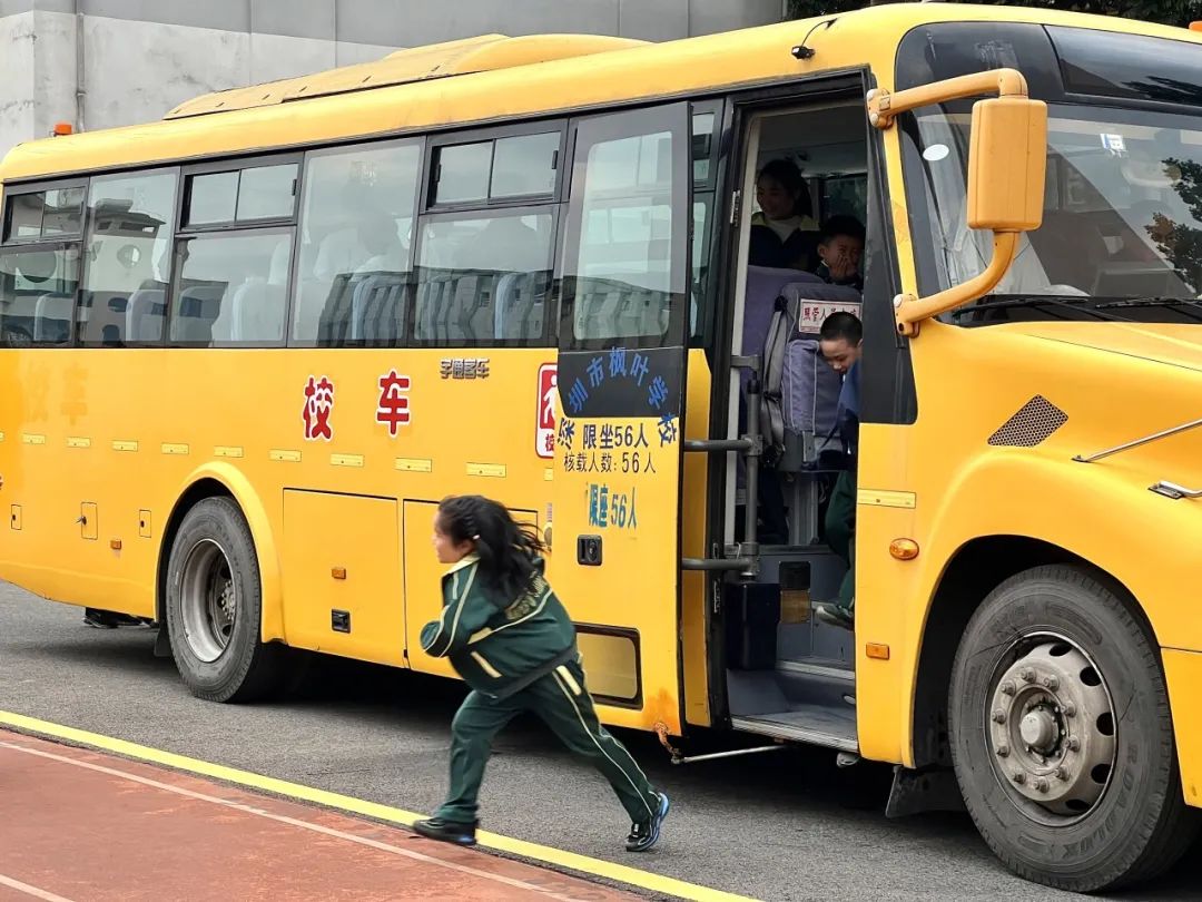 【應急演練】安全乘校車,平安伴我行 圖片