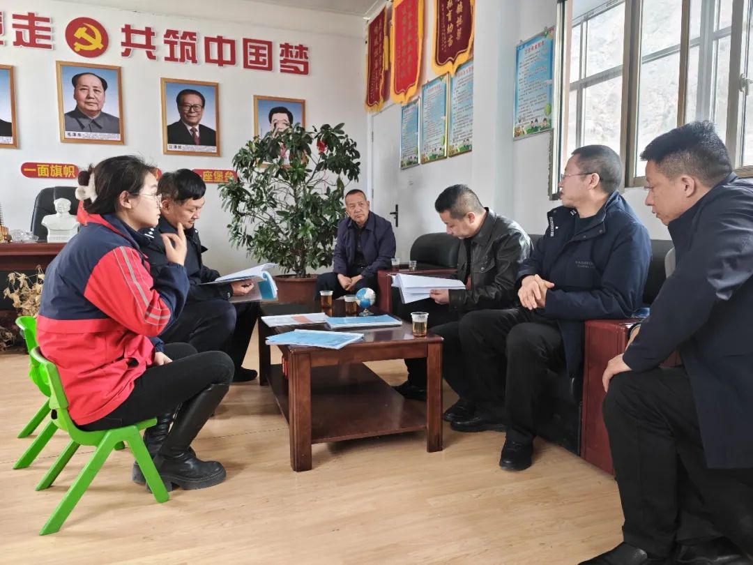 區教育局聯合開展校車安全“大檢查”,系緊學生“安全帶” 圖片