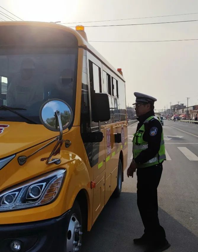 【春季行動】沁陽公安交警開展校車安全大檢查，筑牢學生出行安全防線