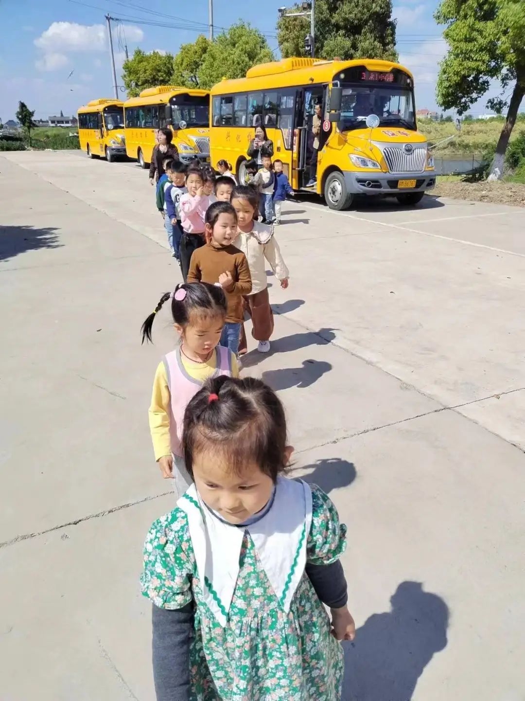 心系安全，平安乘車——興化市永豐鎮中心幼兒園校車安全演練
