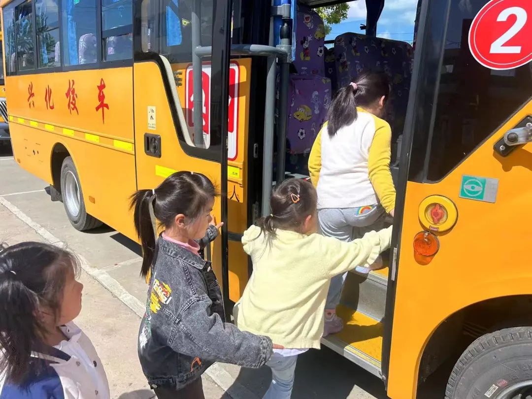 心系安全，平安乘車——興化市永豐鎮中心幼兒園校車安全演練