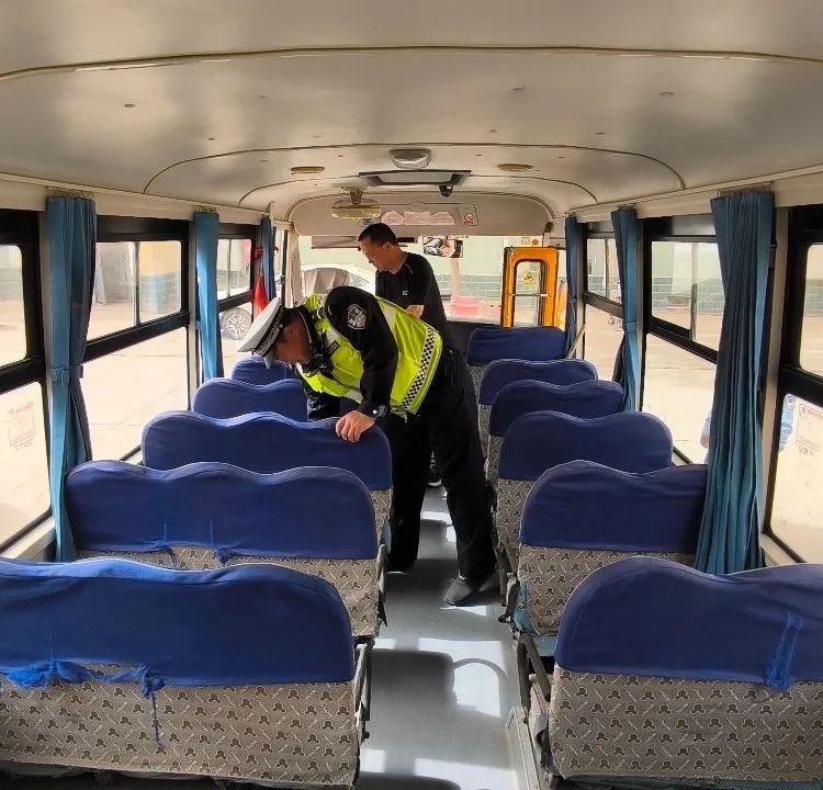 強化校車安全“大檢查”,擰緊校車出行“安全閥” 強化校車安全“大檢查”,擰緊校車出行“安全閥”