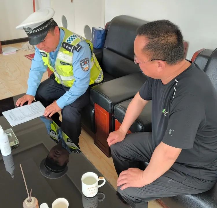 強化校車安全“大檢查”,擰緊校車出行“安全閥” 強化校車安全“大檢查”,擰緊校車出行“安全閥”